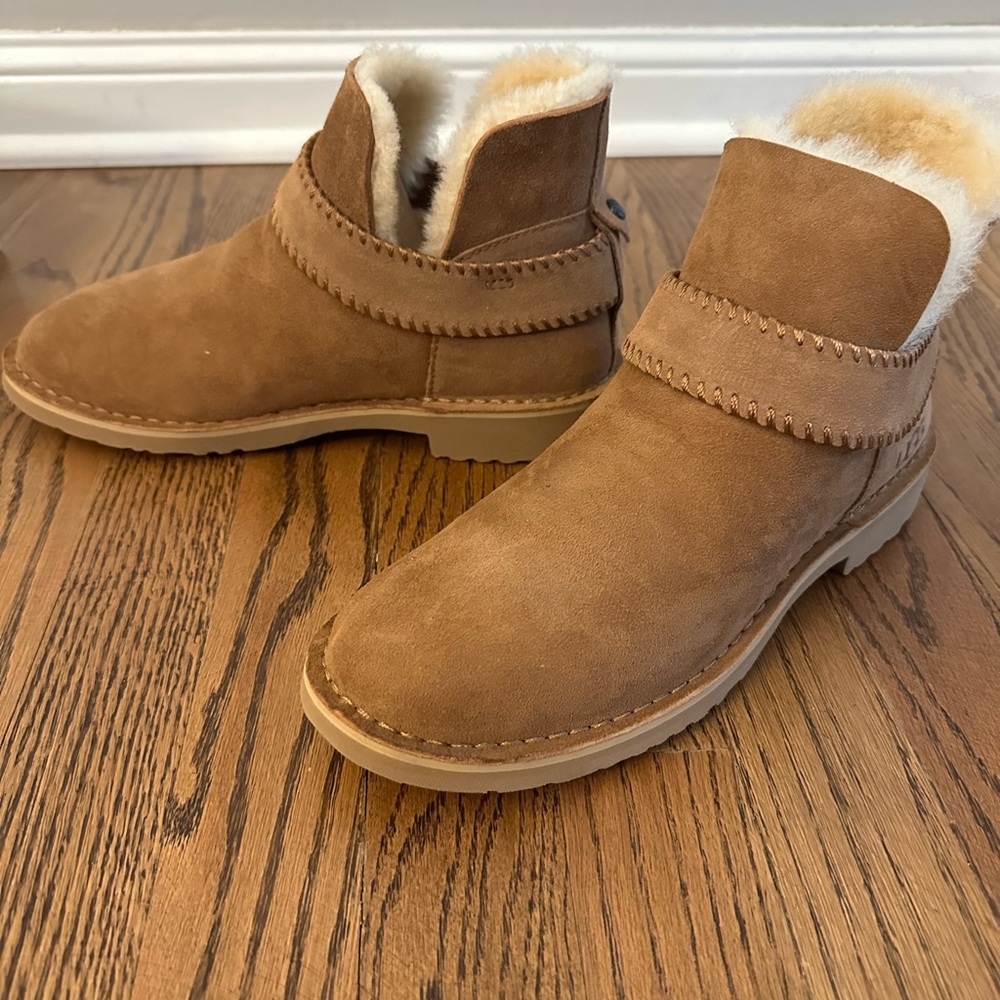UGG Women's Mckay Winter Boot. 8.5 (US)